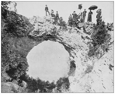 古董黑白照片:拱门，麦基诺岛