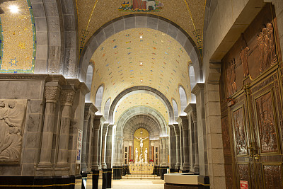 魁北克圣安妮教堂的圣坛