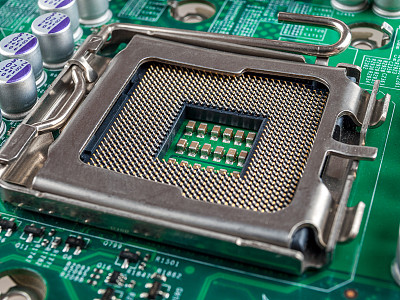 连接主板上的CPU到处理器插座的接触器，特写宏，选择性聚焦，游戏电脑组件的选择