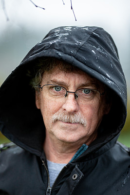 暴雨中的成熟男人 暴雨中的成熟男人