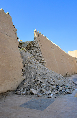 易卜拉欣城堡/ Qasr易卜拉欣-倒塌的墙、石头、粘土、泥浆和稻草- Al-Hofuf, Al-Ahsa绿洲，沙特阿拉伯