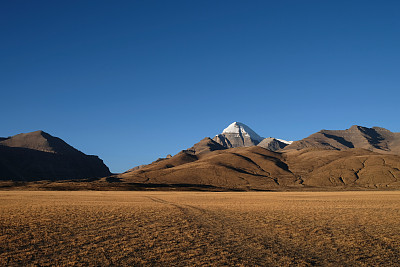 西藏冈仁波齐山，朝南