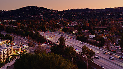 暮光之城北好莱坞101公路的无人机拍摄