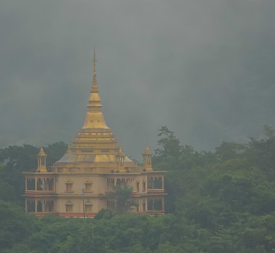 老挝琅勃拉邦，佛教寺。