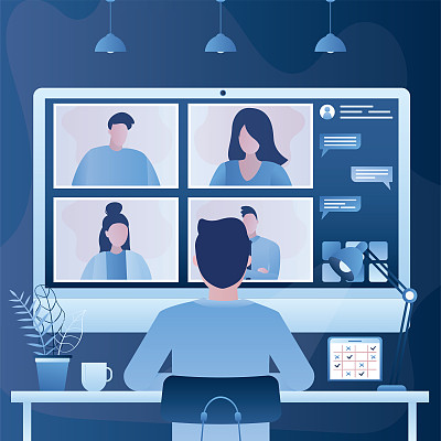 商人或男雇员坐在屏幕前，后视图。视频会议。在线会议工作在家。
