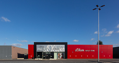 : oliver Outlet商店。oliver是一家德国时尚公司，在全球范围内销售服装、鞋子、配饰、珠宝、香水和眼镜。