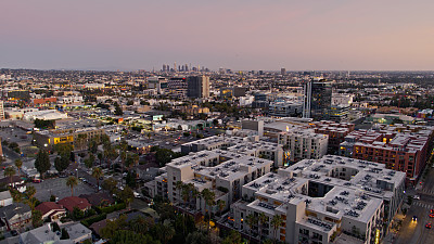 专业和住宅发展在好莱坞日落-空中