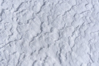 雪表面与轻漂移的特写镜头