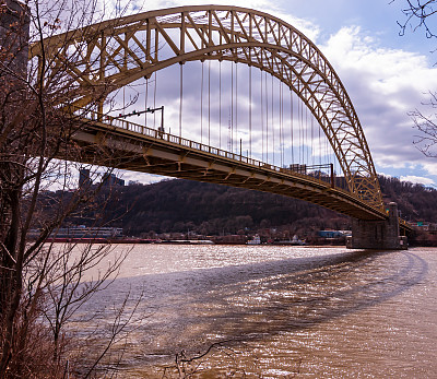 西端桥横跨俄亥俄河，匹兹堡，宾夕法尼亚州，美国