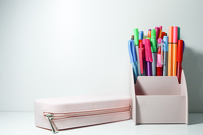 采购产品彩色铅笔，铅笔盒，铅笔盒和考试书，教育和家庭作业材料，学习