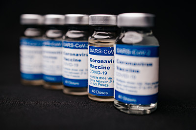 COVID-19疫苗瓶的特写