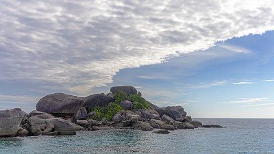 蓝天下的海景