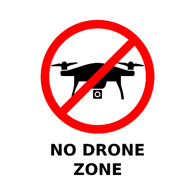 没有无人机区域的标志。无人机飞行禁止符号与文字。禁飞区。