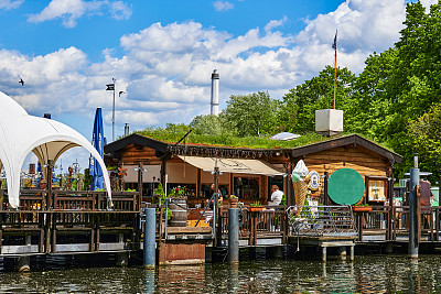 施普雷河畔的游览餐厅。