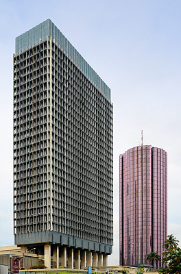 农业部，CAISTAB大楼(Postel 2001 tower to the right)，阿比让，科特迪瓦