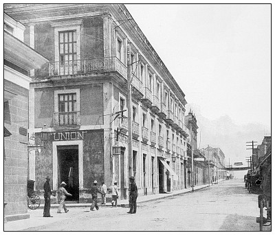 古色古香黑白照片:古巴西恩富戈斯大街