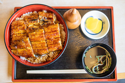 正上方日本鳗鱼午餐套餐配菜