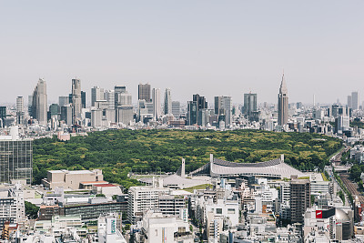 鸟瞰东京城市景观。