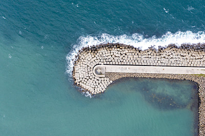 防波堤鸟瞰图