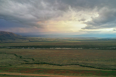 吉尔吉斯斯坦草原和田野的鸟瞰图