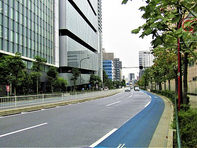 日本。8月。品川空荡荡的街道。