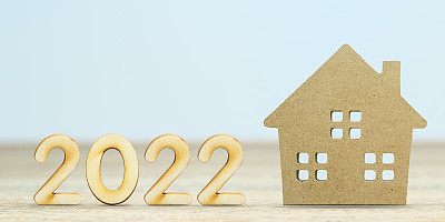 木制数字新年2022房屋模型