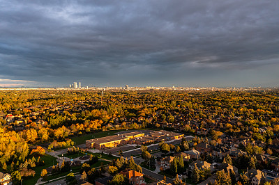 加拿大Woodbridge, Vaughan, Rutherford road and Islinton Ave.住宅区的鸟瞰图，独立和复式住宅