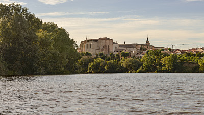 圣克拉拉修道院位于西班牙巴利亚多利德的托尔德西拉斯。