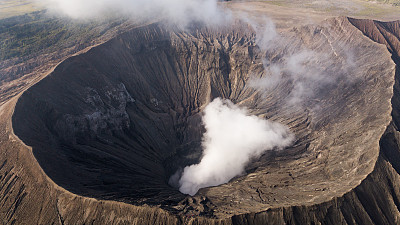 塞梅鲁火山