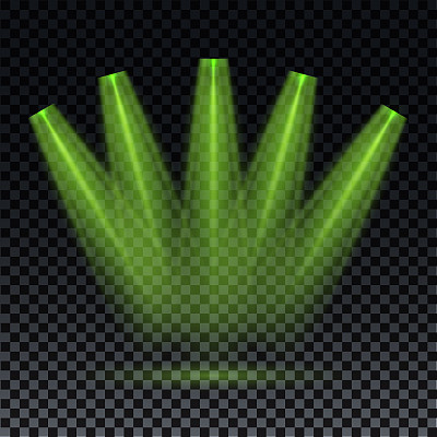 绿色的焦点。透明背景上的绿色激光束。激光射线，照明效果在透明的黑色背景。