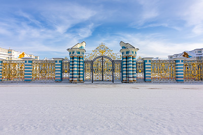 俄罗斯圣彼得堡，普希金(Tsarskoe Selo)的凯瑟琳宫冬季金门