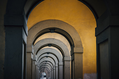 意大利佛罗伦萨有拱廊的走廊