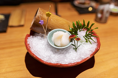 日本料理白壳生鱼片在餐厅