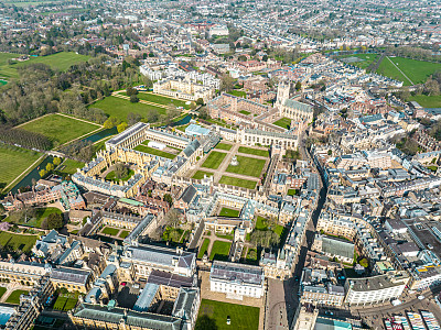 英国剑桥大学和学院的鸟瞰图