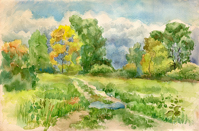 复古山水水彩画。如画的秋天草地，老树，多云的天空，草，草药和带水坑的小径