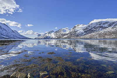 欧洲挪威特罗姆瑟附近美丽的Ersfjordbotn峡湾 欧洲挪威特罗姆瑟附近美丽的Ersfjordbotn峡湾
