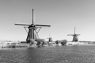 传统的荷兰风车，在荷兰的Kinderdijk