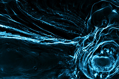 醇墨底色，抽象蓝黑色海洋波浪，丙烯漆海洋漩涡图案，污渍和斑点