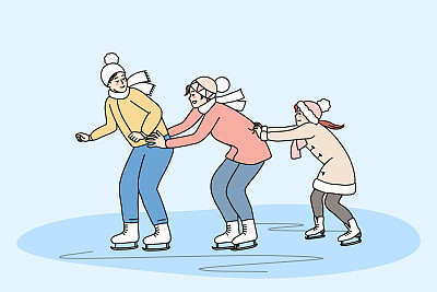 一家人一起在溜冰场滑冰