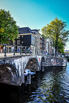荷兰阿姆斯特丹的阿姆斯特尔河运河桥