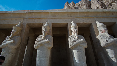 哈特谢普苏特停尸庙在山谷的国王详细排奥西ride雕像戴白色王冠雕塑