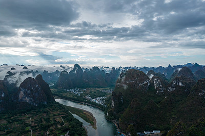 雾天桂林美景鸟瞰图