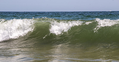 大西洋海浪冲击纽约火岛海岸的特写