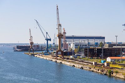位于德国罗斯托克港的造船厂MV Werften和Neptun Werft