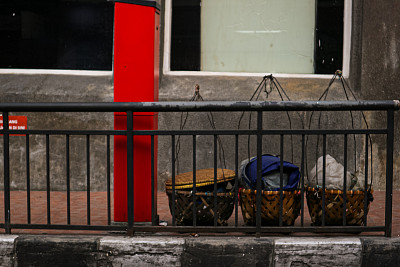 传统的在人行道上卖竹篮