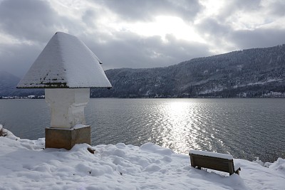 奥地利沃尔夫冈湖的冬天