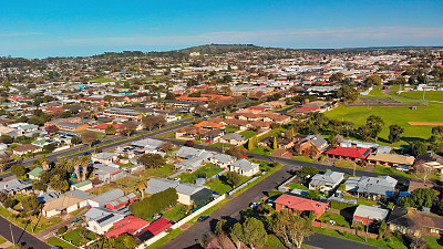 澳大利亚的Mt Gambier。在一个美丽的早晨鸟瞰城市景观