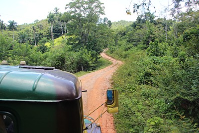 古巴-托普斯德科林斯-瓜纳亚拉公园-军事卡车在自然公园远足