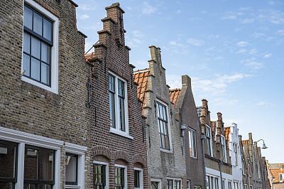 荷兰Zeeland Zierikzee街道上的老房子立面