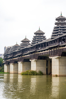 广西传统木结构建筑风雨桥特写